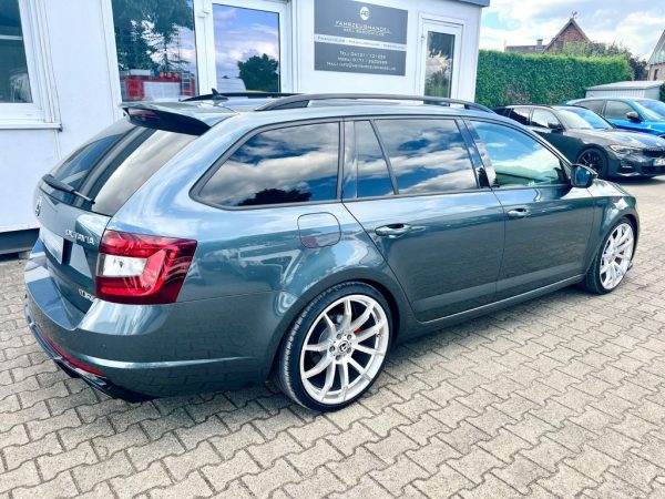 <span class="make">Skoda</span><br/> Octavia Combi RS 2.0 TDI DSG  4x4 – Bild 6