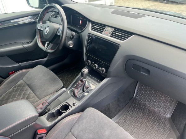 <span class="make">Skoda</span><br/> Octavia Combi RS 2.0 TDI DSG  4x4 – Bild 10