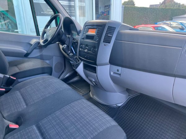 <span class="make">Mercedes-Benz</span><br/> Sprinter  216 CDI L2/H2 AHK / Standh. – Bild 9