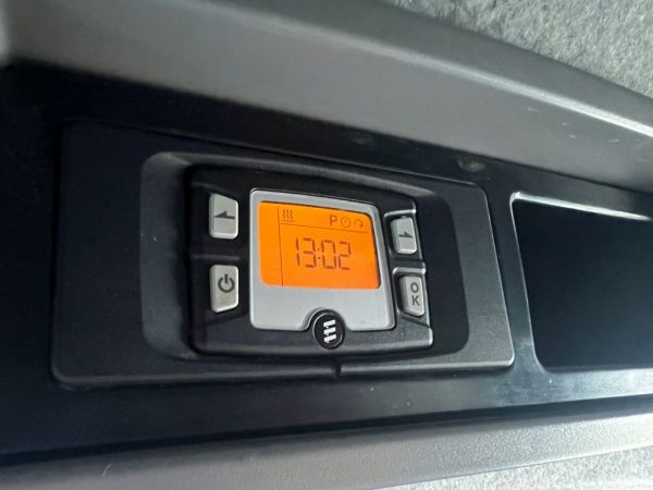 <span class="make">Mercedes-Benz</span><br/> Sprinter  216 CDI L2/H2 AHK / Standh. – Bild 12
