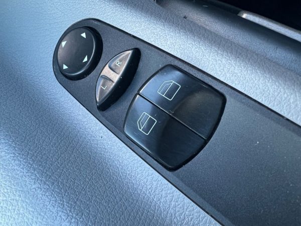 <span class="make">Mercedes-Benz</span><br/> Sprinter  216 CDI L2/H2 AHK / Standh. – Bild 13