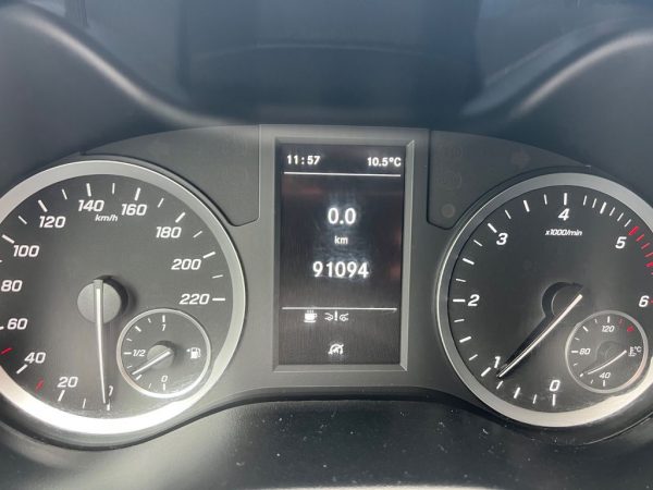 <span class="make">Mercedes-Benz</span><br/> Vito Kasten 114 CDI FWD lang / AHK / Kamera – Bild 8