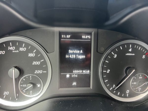 <span class="make">Mercedes-Benz</span><br/> Vito Kasten 114 CDI FWD lang / AHK / Kamera – Bild 9