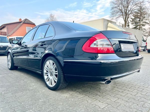 <span class="make">Mercedes-Benz</span><br/> E 350 Lim. Aut. Avantgarde / Standh. / Scheckh. – Bild 4